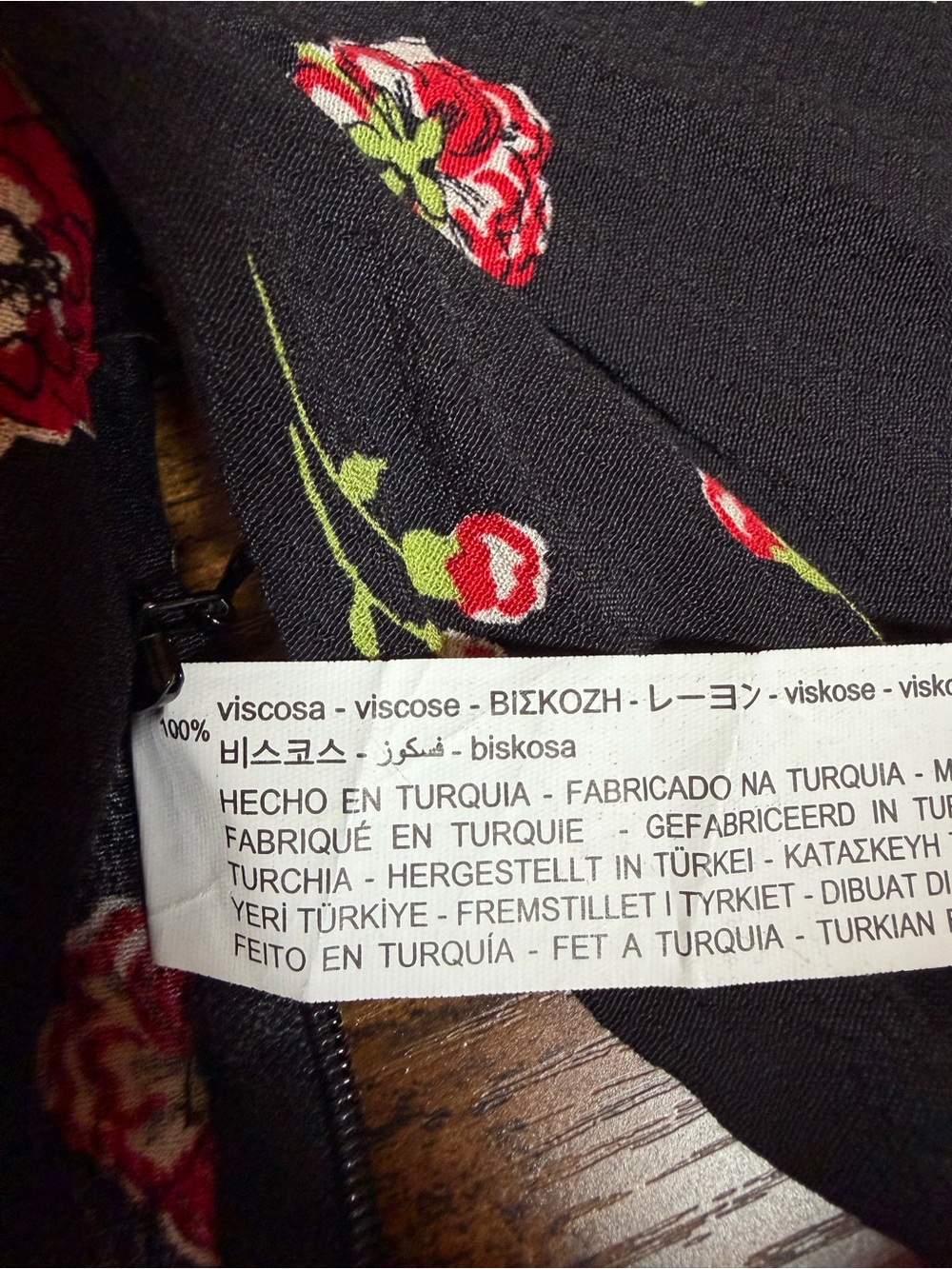 Zara Women’s Medium Black Red Floral Keyhole Twist Front Crop Top NWT Romantic - Picture 8 of 8